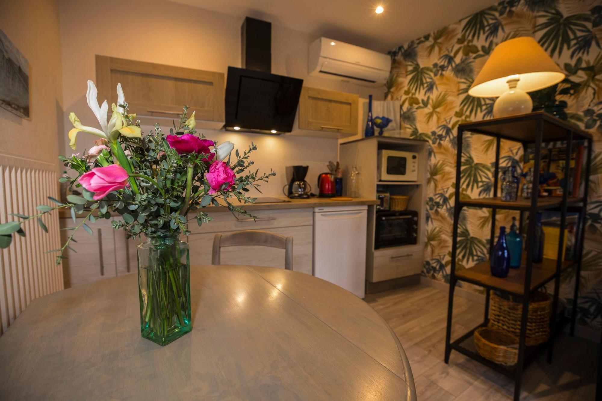Agreable Logement Independant Avec Veranda Vienne  Dış mekan fotoğraf