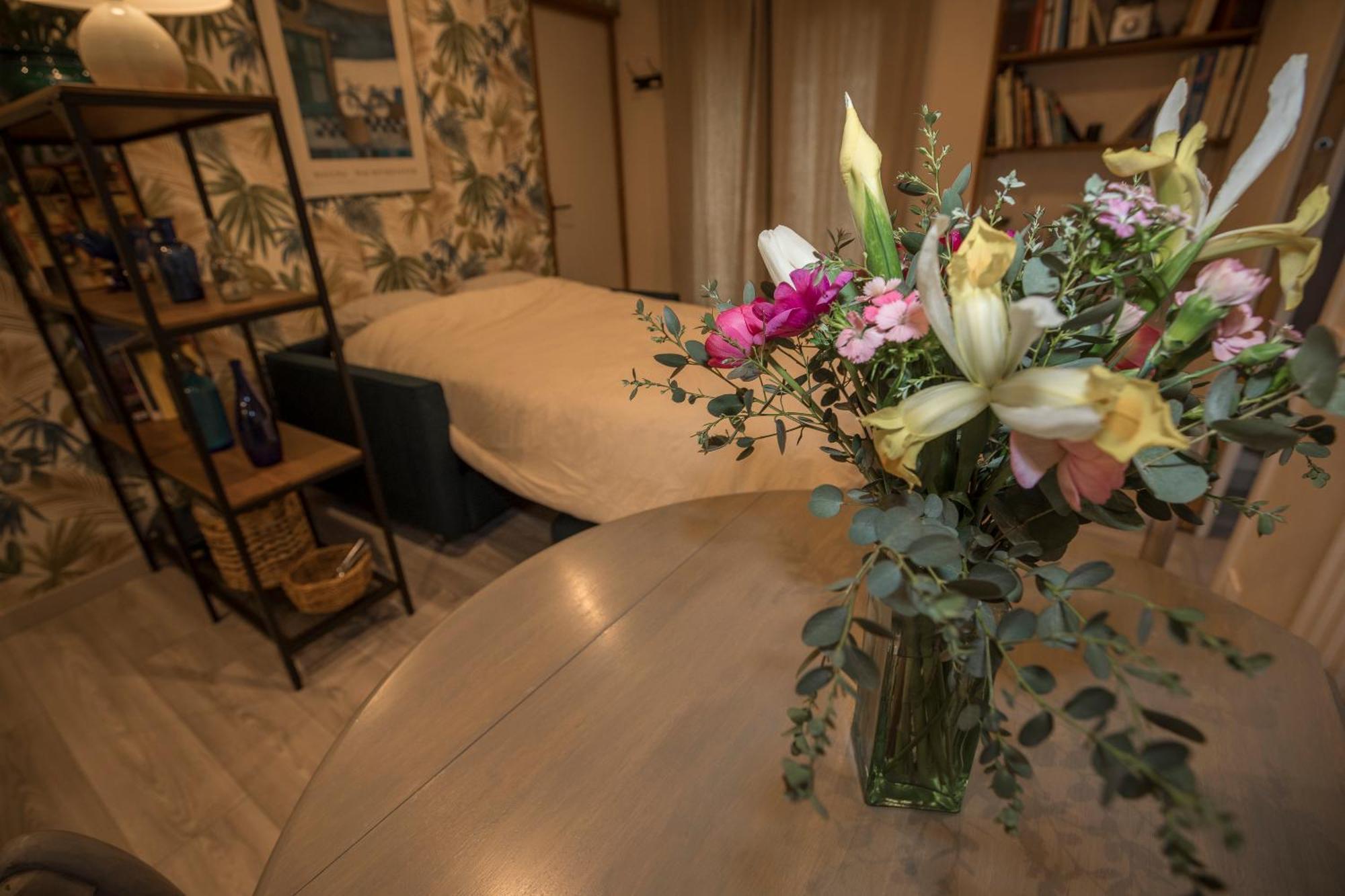 Agreable Logement Independant Avec Veranda Vienne  Dış mekan fotoğraf